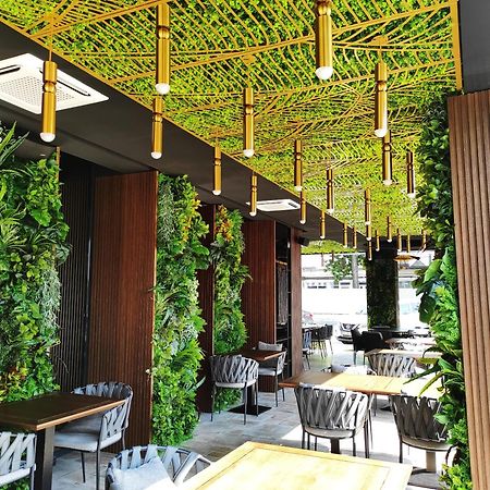 Hotel Kristal Focşani Exteriör bild