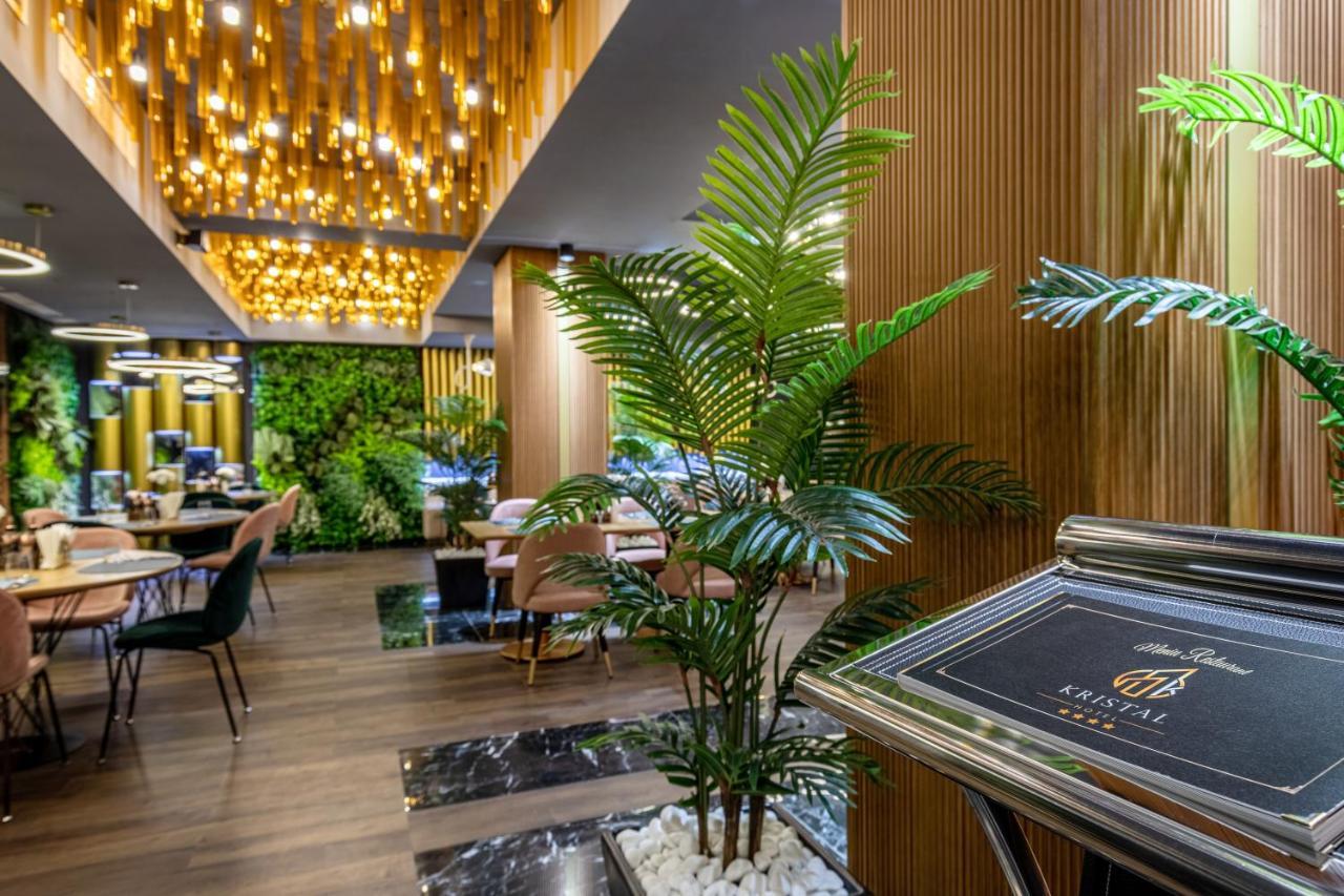 Hotel Kristal Focşani Exteriör bild