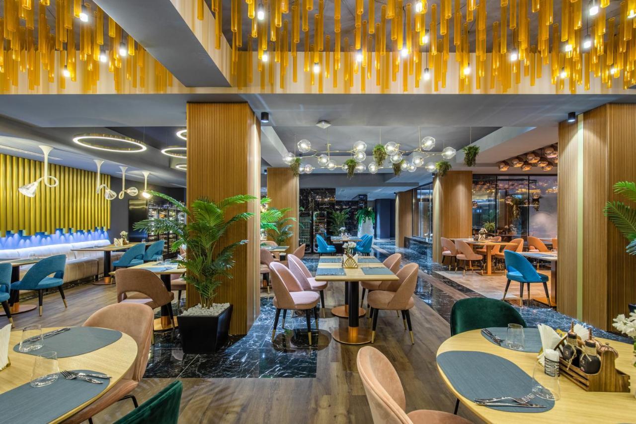 Hotel Kristal Focşani Exteriör bild