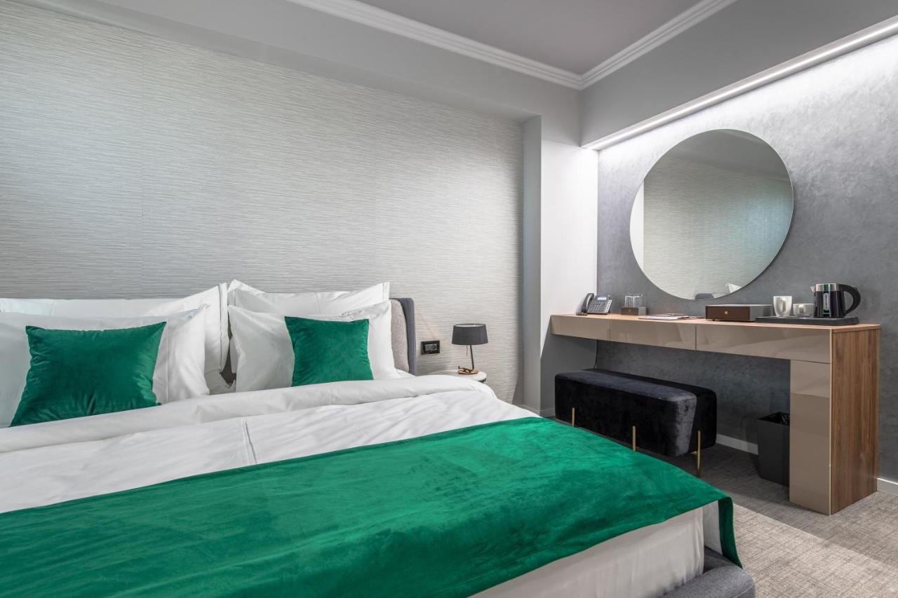 Hotel Kristal Focşani Exteriör bild