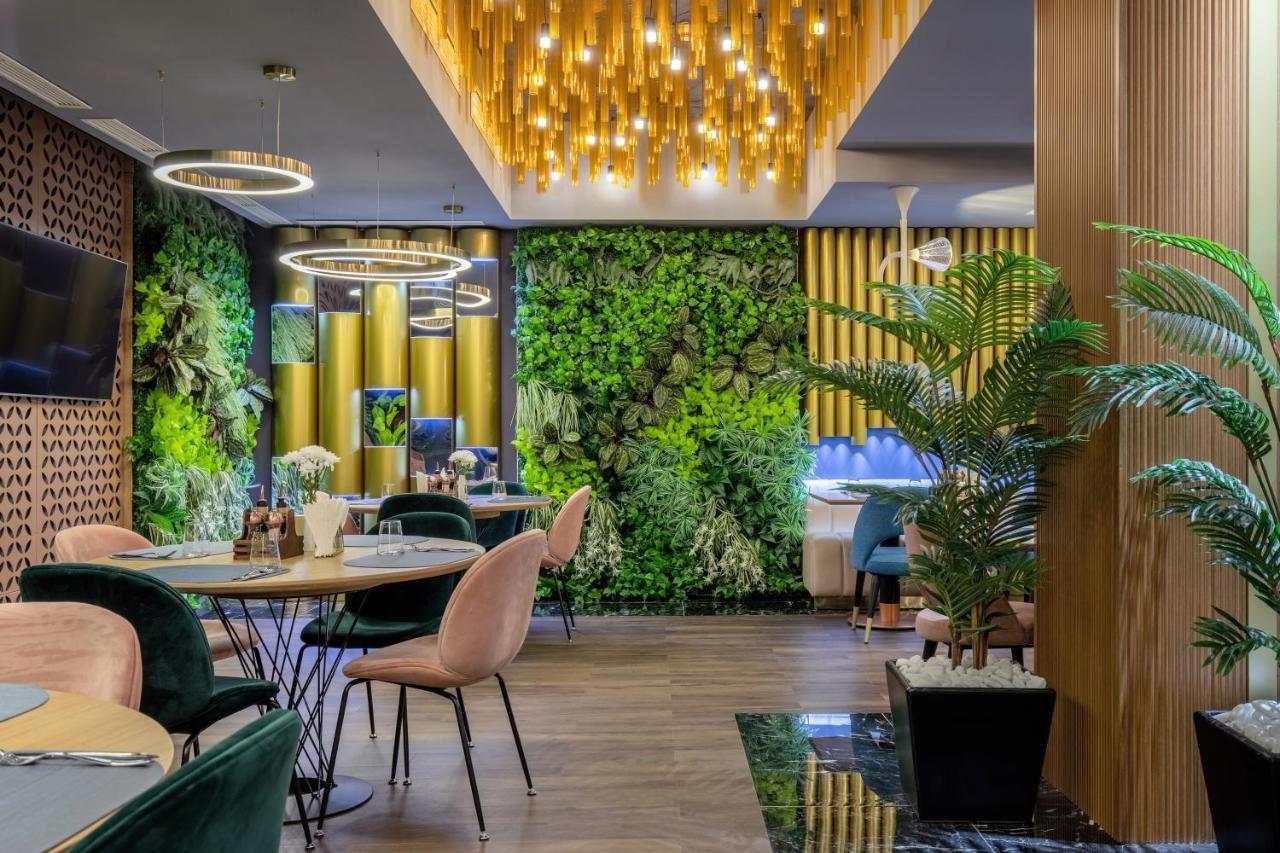 Hotel Kristal Focşani Exteriör bild