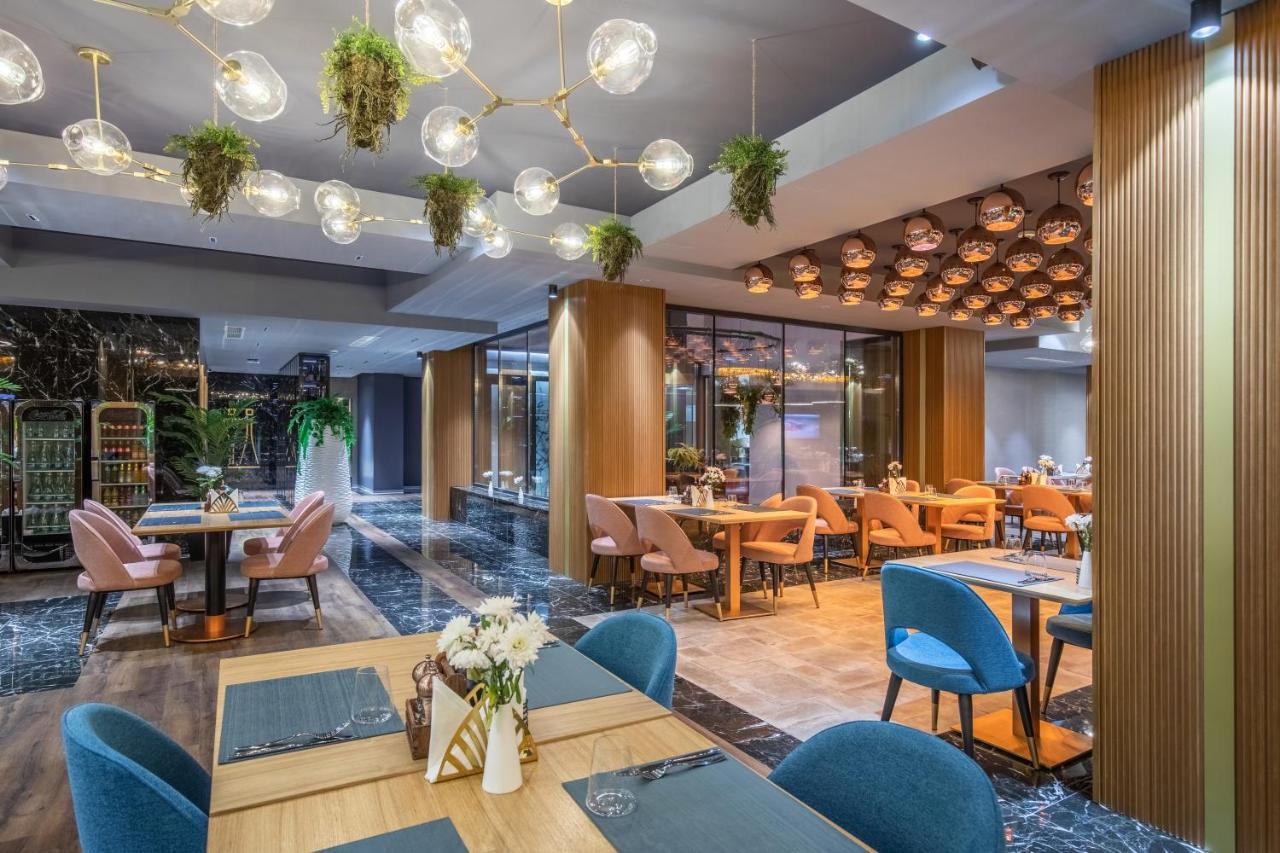 Hotel Kristal Focşani Exteriör bild